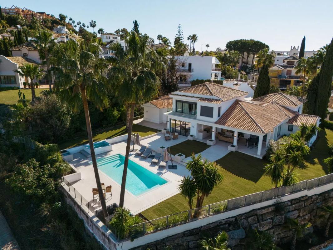 Venta de chalet independiente en Barrio Los Naranjos, Marbella
photo 1