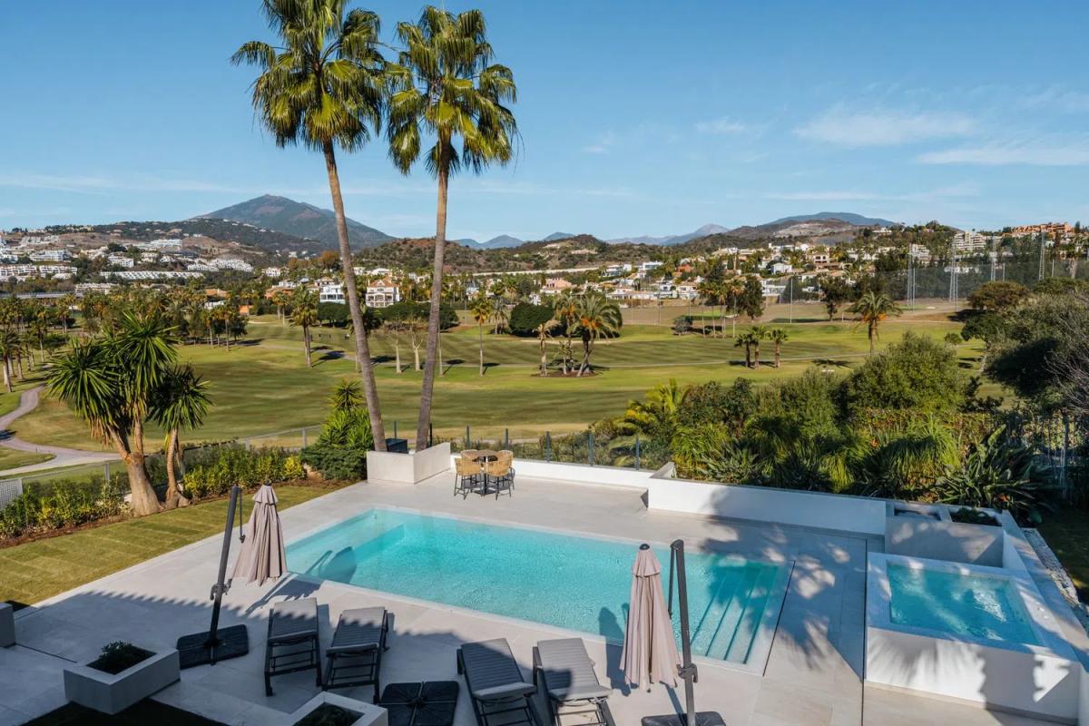 Venta de chalet independiente en Barrio Los Naranjos, Marbella
photo 2