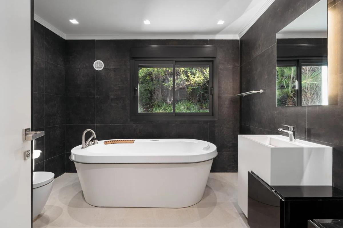Venta de chalet independiente en Barrio Los Naranjos, Marbella
photo 3