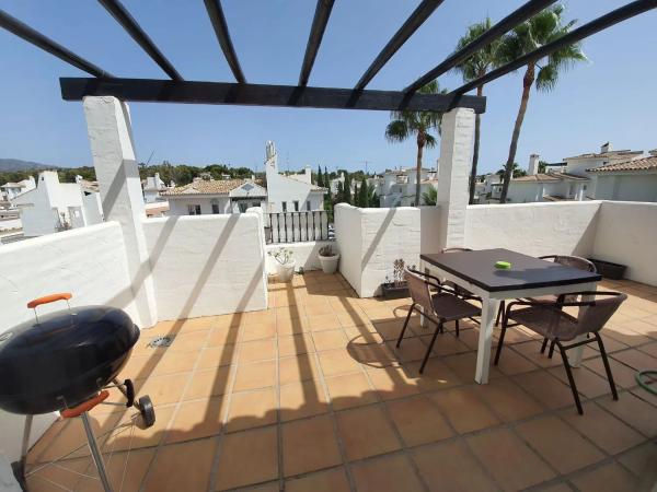 Дуплекс на продажу в Urbanización Los Naranjos de Marbella, Марбелья photo 1