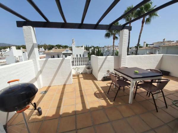 Penthouse for sale in  Barrio Las Brisas, Marbella photo 1