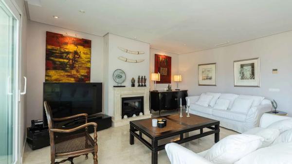 Penthouse for sale in  Barrio Las Brisas, Marbella photo 3