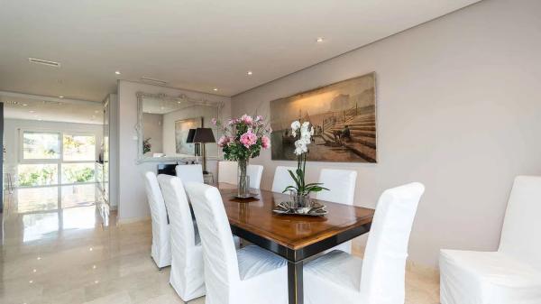 Penthouse for sale in  Barrio Las Brisas, Marbella photo 4