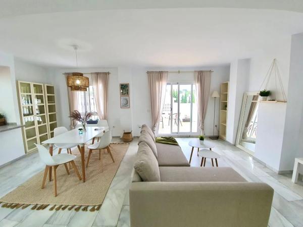 Penthouse for sale in  Barrio Los Naranjos, Marbella photo 2