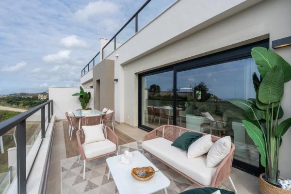 Penthouse for sale in  Barrio Los Naranjos, Marbella photo 1