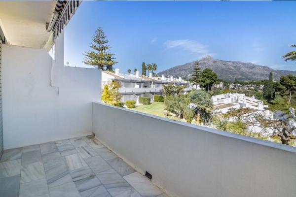 Penthouse for sale in  Barrio Aloha, Marbella photo 4