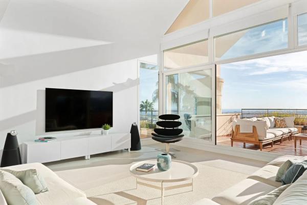 Penthouse for sale in  Barrio Los Naranjos, Marbella photo 2