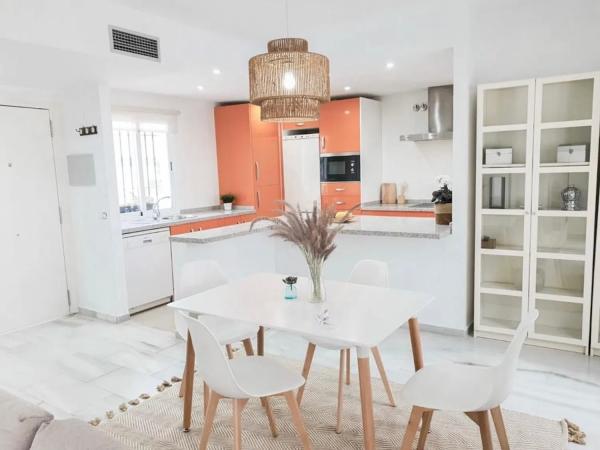 Penthouse for sale in  Urbanización Los Naranjos de Marbella, 6 Fase, Marbella photo 2