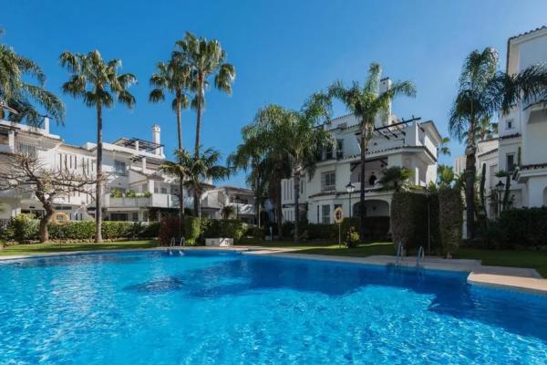 Penthouse for sale in  Urbanización Los Naranjos de Marbella, 6 Fase, Marbella photo 3