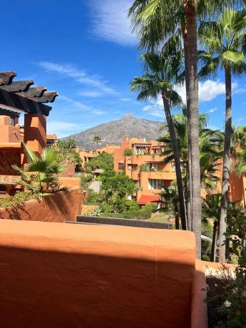 Penthouse for sale in  Calle Vasari, Marbella photo 2