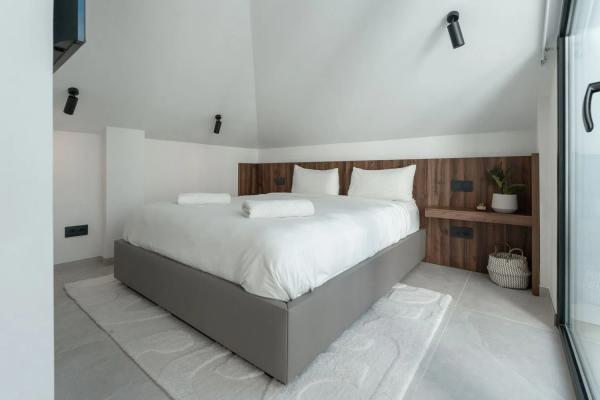 Penthouse for sale in  Barrio Las Brisas, Marbella photo 3