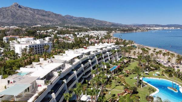 Penthouse for sale in  Calle los Granados, Marbella photo 1
