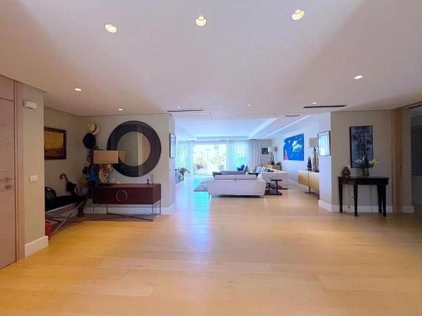 Penthouse for sale in  Calle los Granados, Marbella photo 3