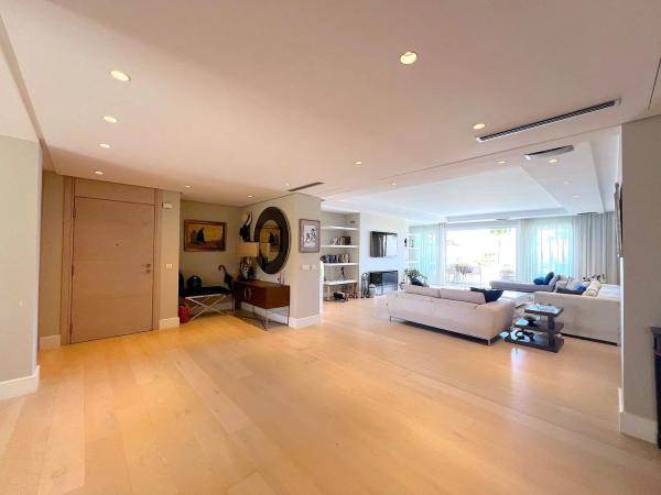 Penthouse for sale in  Calle los Granados, Marbella photo 4
