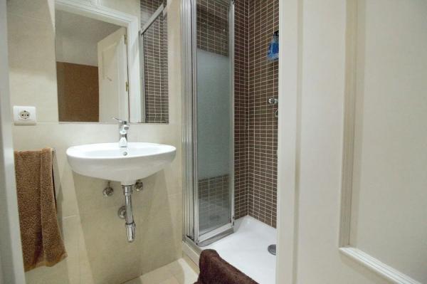 Piso en venta en  Barrio Puerto Banús, Marbella photo 4