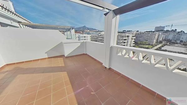 Penthouse for sale in  Barrio Rodeo Alto-Guadaiza-La Campana, Marbella photo 1