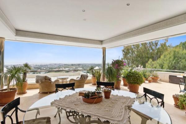 Ático en venta en  Barrio Los Naranjos, Marbella photo 1