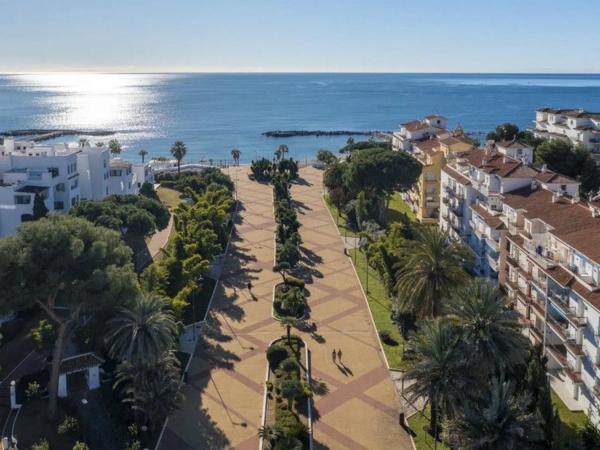 Penthouse for sale in  Barrio Puerto Banús, Marbella photo 2