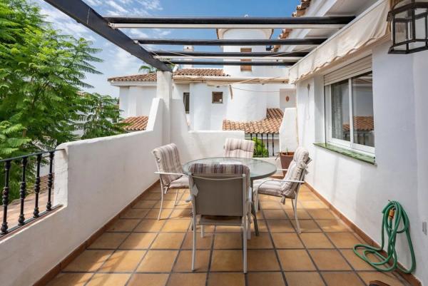 Penthouse for sale in  Barrio Nueva Andalucía, Marbella photo 4