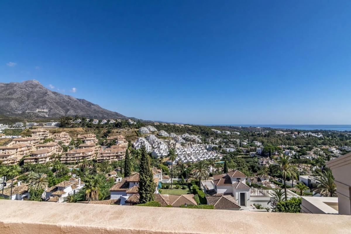 Sprzedaż duplexu w Barrio Los Naranjos, Marbella photo 2