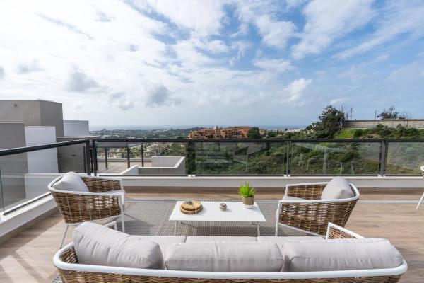 Penthouse for sale in  Barrio Los Naranjos, Marbella photo 3
