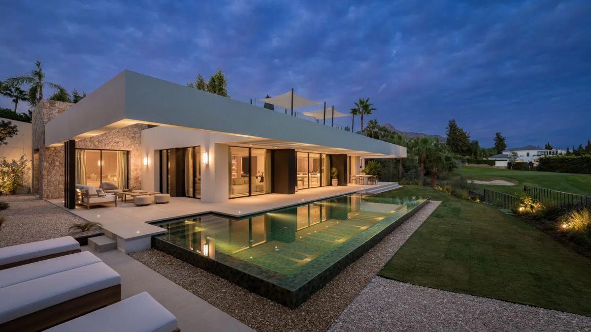 Venta de chalet independiente en Barrio Los Naranjos, Marbella
photo 1