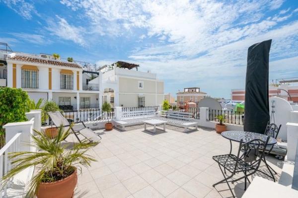 Chalet independiente en venta en Barrio Aloha, Marbella photo 1
