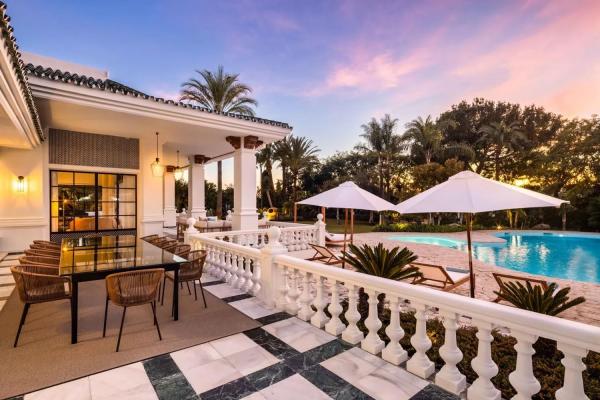 Chalet independiente en venta en Barrio Aloha, Marbella thumbnail 2