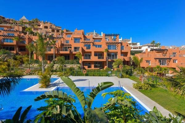 Piso en venta en  Calle Osa Mayor, Marbella photo 1