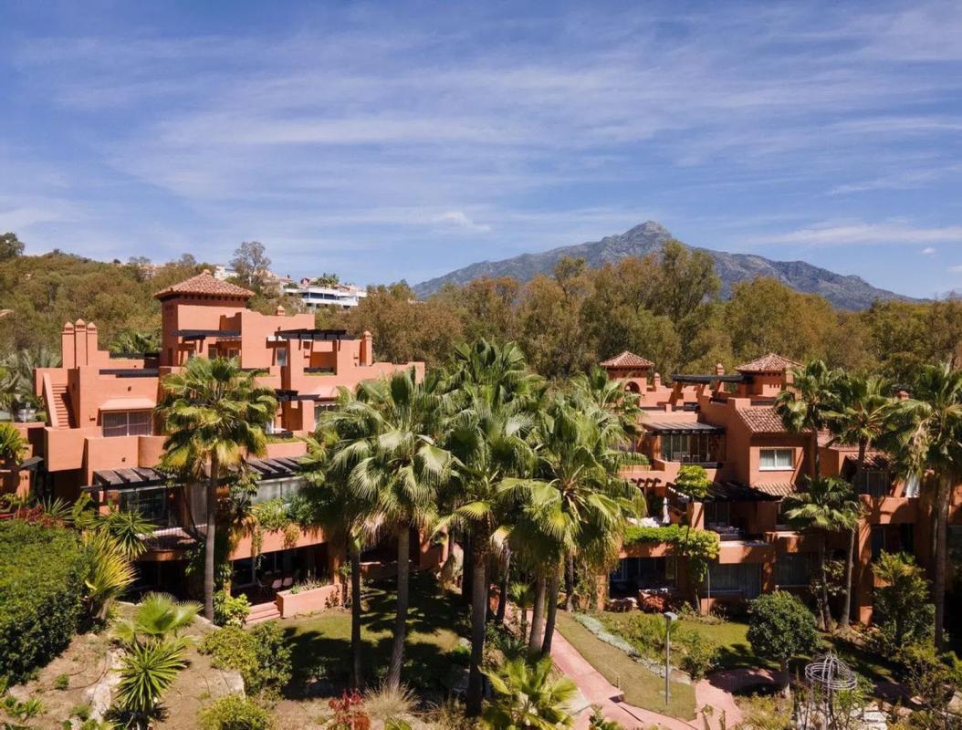Duplex sale in Barrio Nueva Andalucía, Marbella photo 1