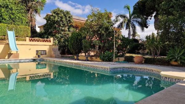 Chalet independiente en venta en Barrio Puerto Banús, Marbella photo 1