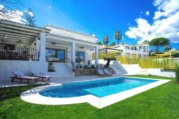 Chalet independiente en venta en Barrio Las Brisas, Marbella photo 1