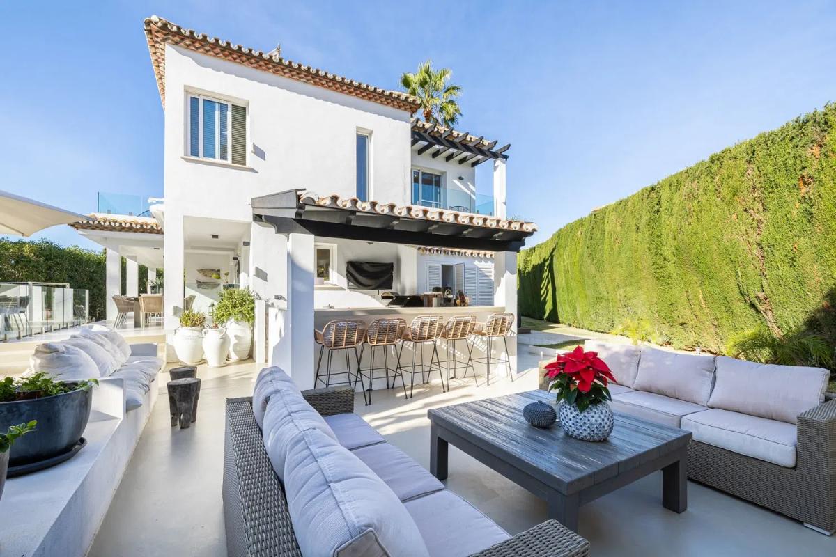 Venta de chalet independiente en Barrio Los Naranjos, Marbella
photo 2