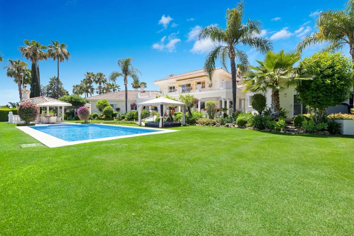 Venta de chalet independiente en Calle Pez Austral, Marbella
photo 1