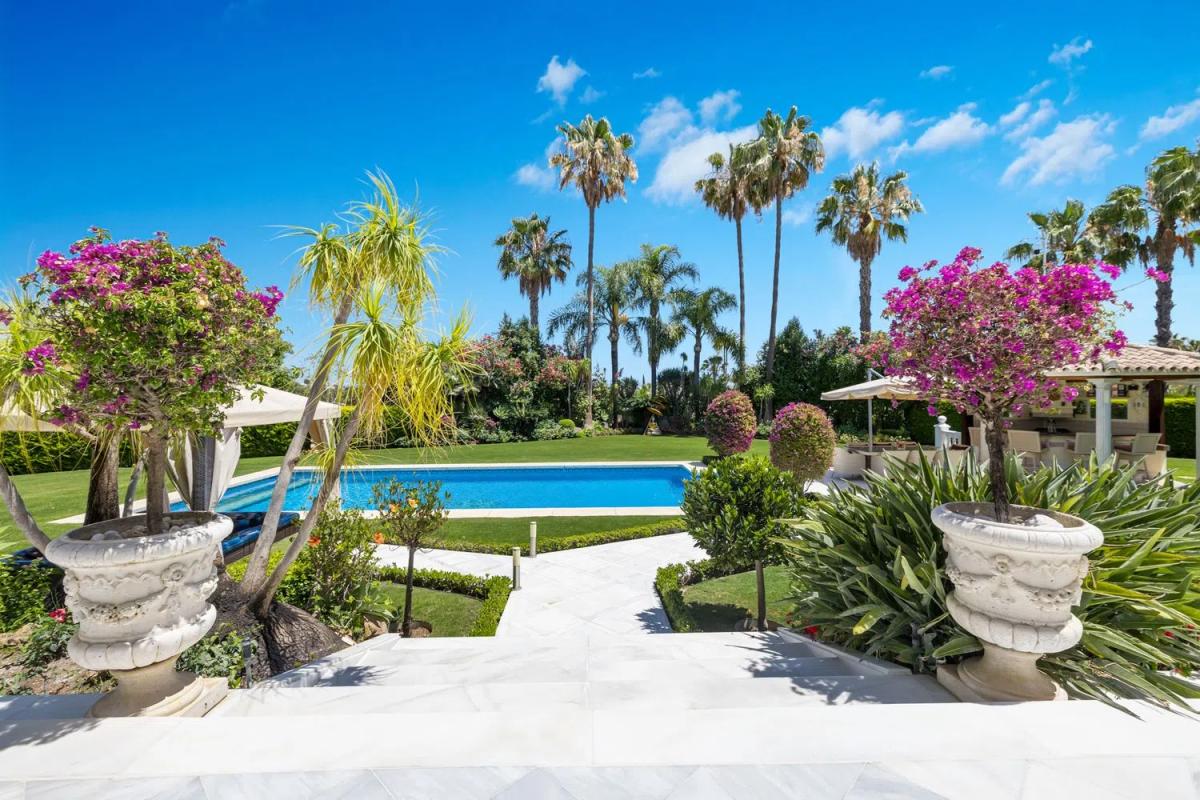 Venta de chalet independiente en Calle Pez Austral, Marbella
photo 2