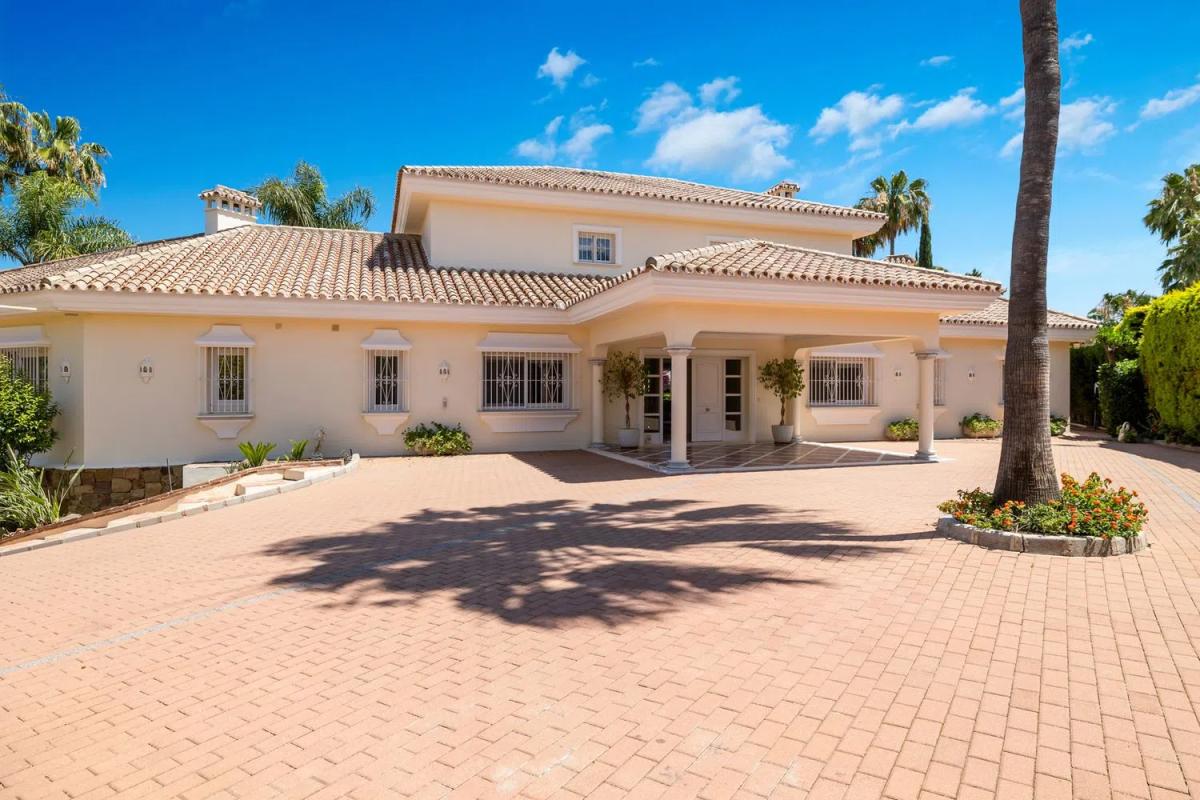 Venta de chalet independiente en Calle Pez Austral, Marbella
photo 4