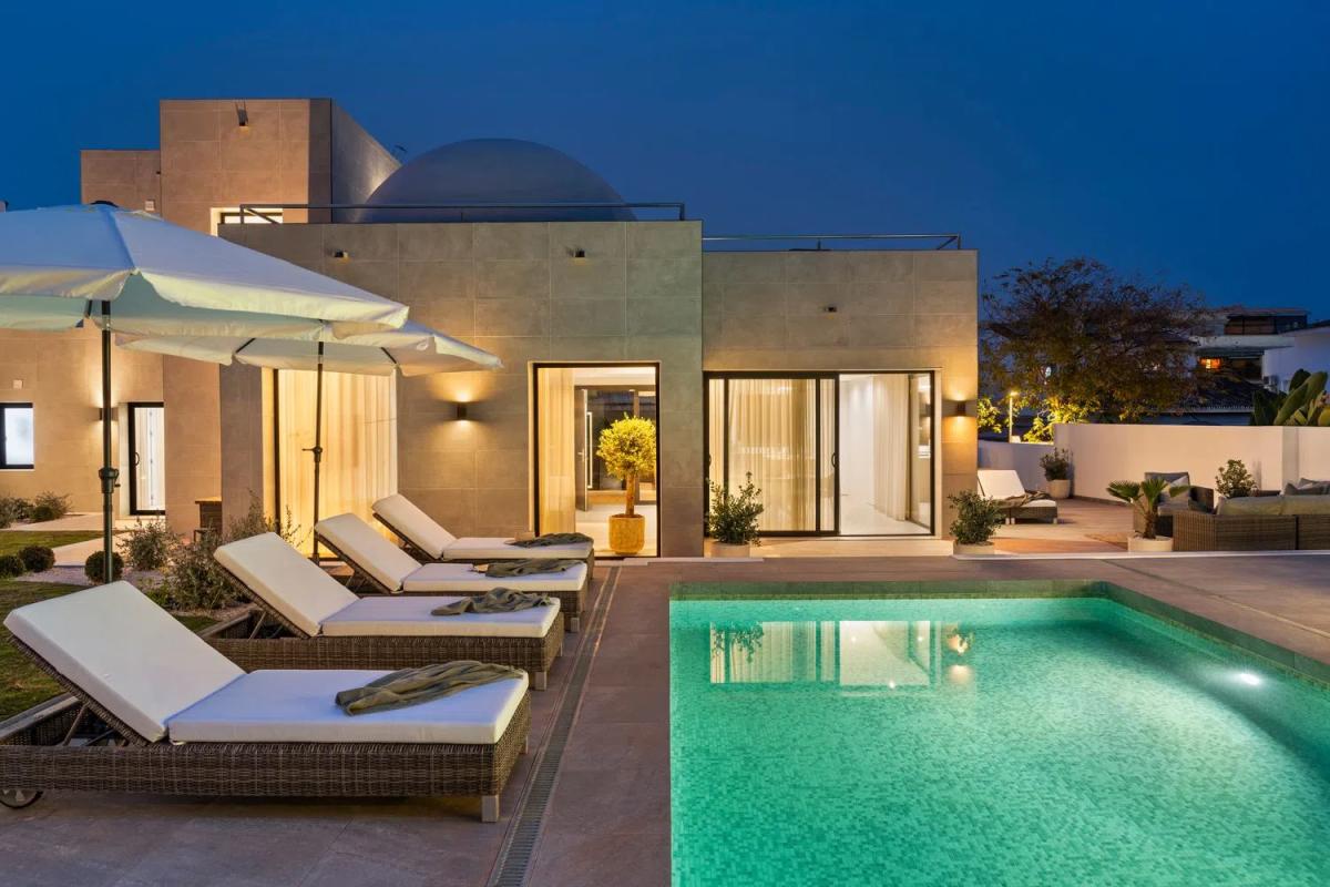Venta de chalet independiente en Calle Ural s/n, Marbella
photo 1