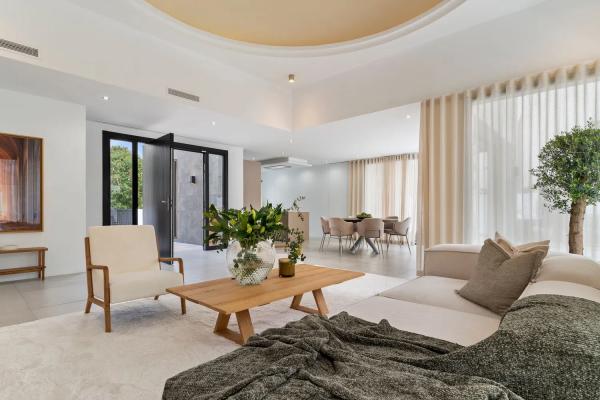 Chalet independiente en venta en Calle Ural s/n, Marbella thumbnail 2