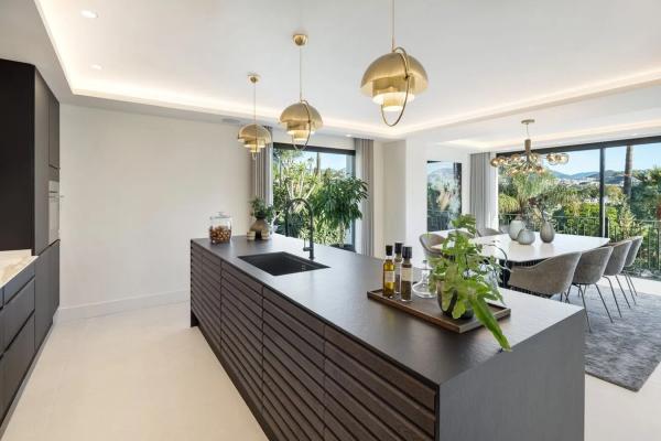 Detached villa for sale in  Avenida Avenue Avenue Generalife, Marbella photo 2
