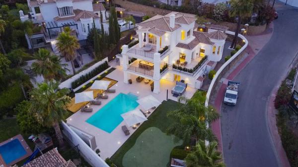 Chalet independiente en venta en Barrio Nueva Andalucía, Marbella photo 1