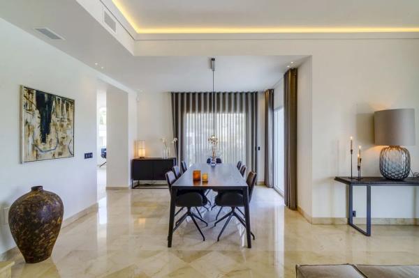 Chalet independiente en venta en Barrio Nueva Andalucía, Marbella thumbnail 2