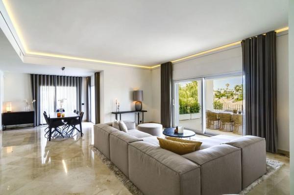 Chalet independiente en venta en  Barrio Nueva Andalucía, Marbella photo 4