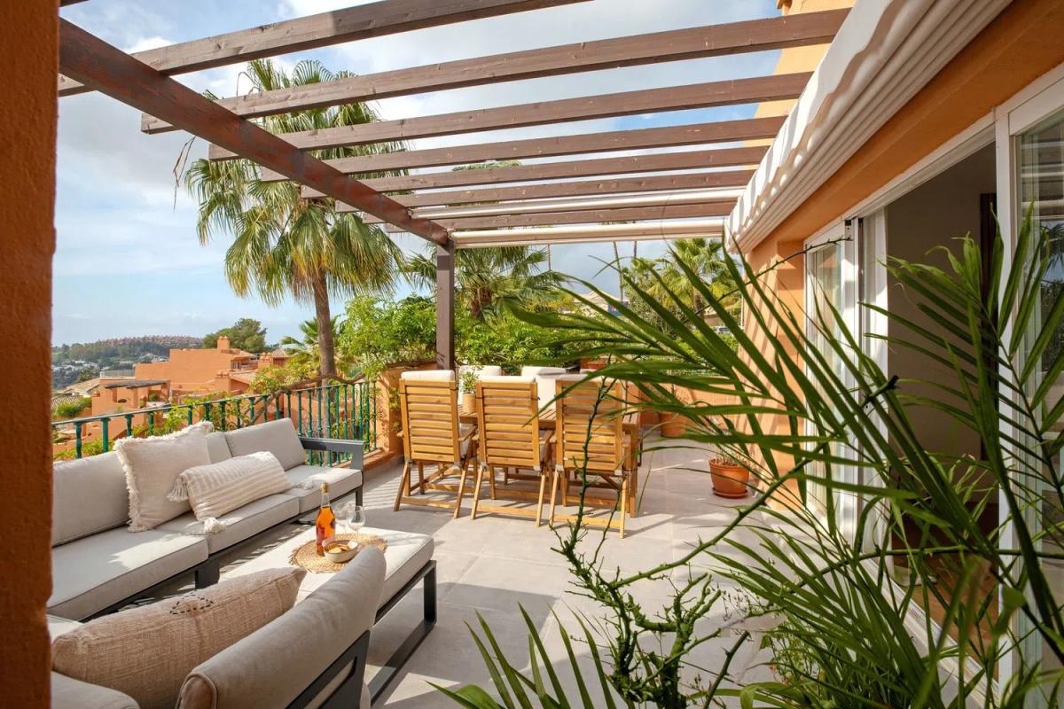 Penthouse sale in Barrio Los Naranjos, Marbella photo 1