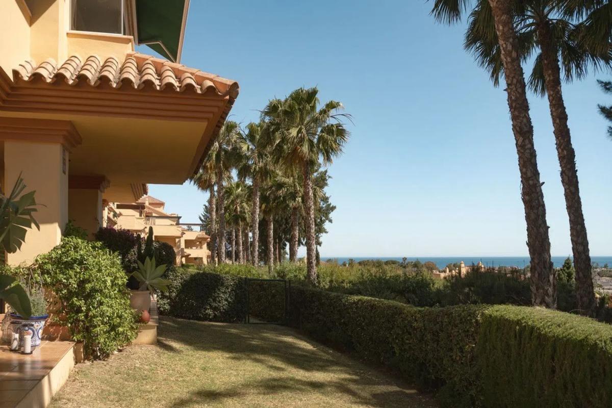 Sale of apartment in Calle 18B Nva Andaluc, Marbella
photo 2