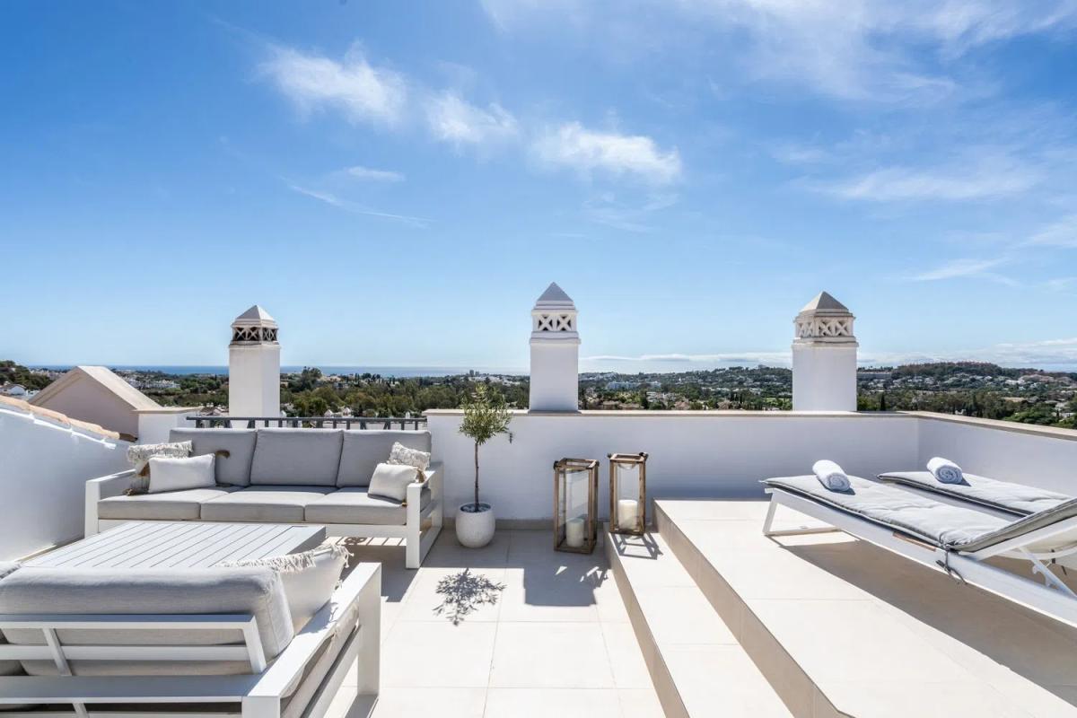 Sprzedaż duplexu w Barrio Los Naranjos, Marbella photo 1