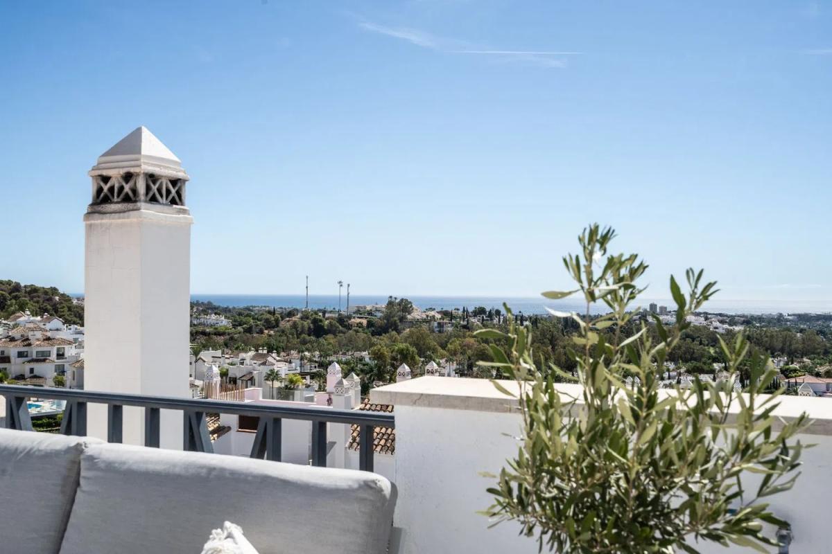 Sprzedaż duplexu w Barrio Los Naranjos, Marbella photo 2