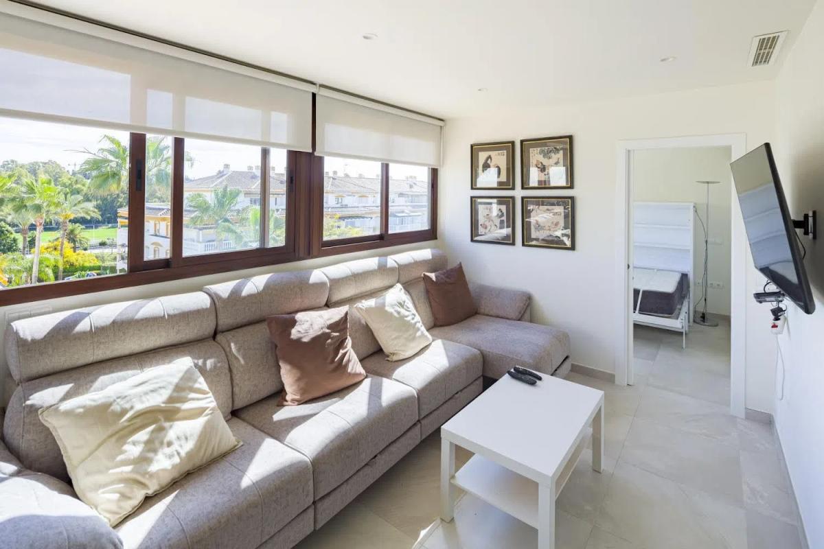 Venta de ático en  Avenida Príncipe Salman s/n, Marbella photo 2