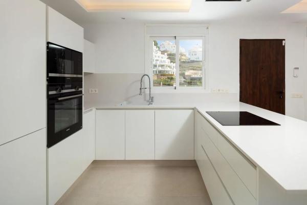 Chalet independiente en venta en Calle Auriga, 6, Marbella thumbnail 2