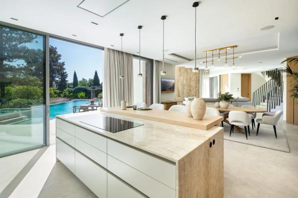 Detached villa for sale in  Calle Londres, 5, Marbella photo 3