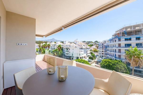 Apartment for sale in Barrio Rodeo Alto-Guadaiza-La Campana, Marbella thumbnail 1